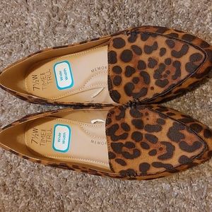 NWOT Time and Tru flats